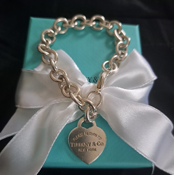 Tiffany & Co. Jewelry - Return to Tiffany's heart charm bracelet.